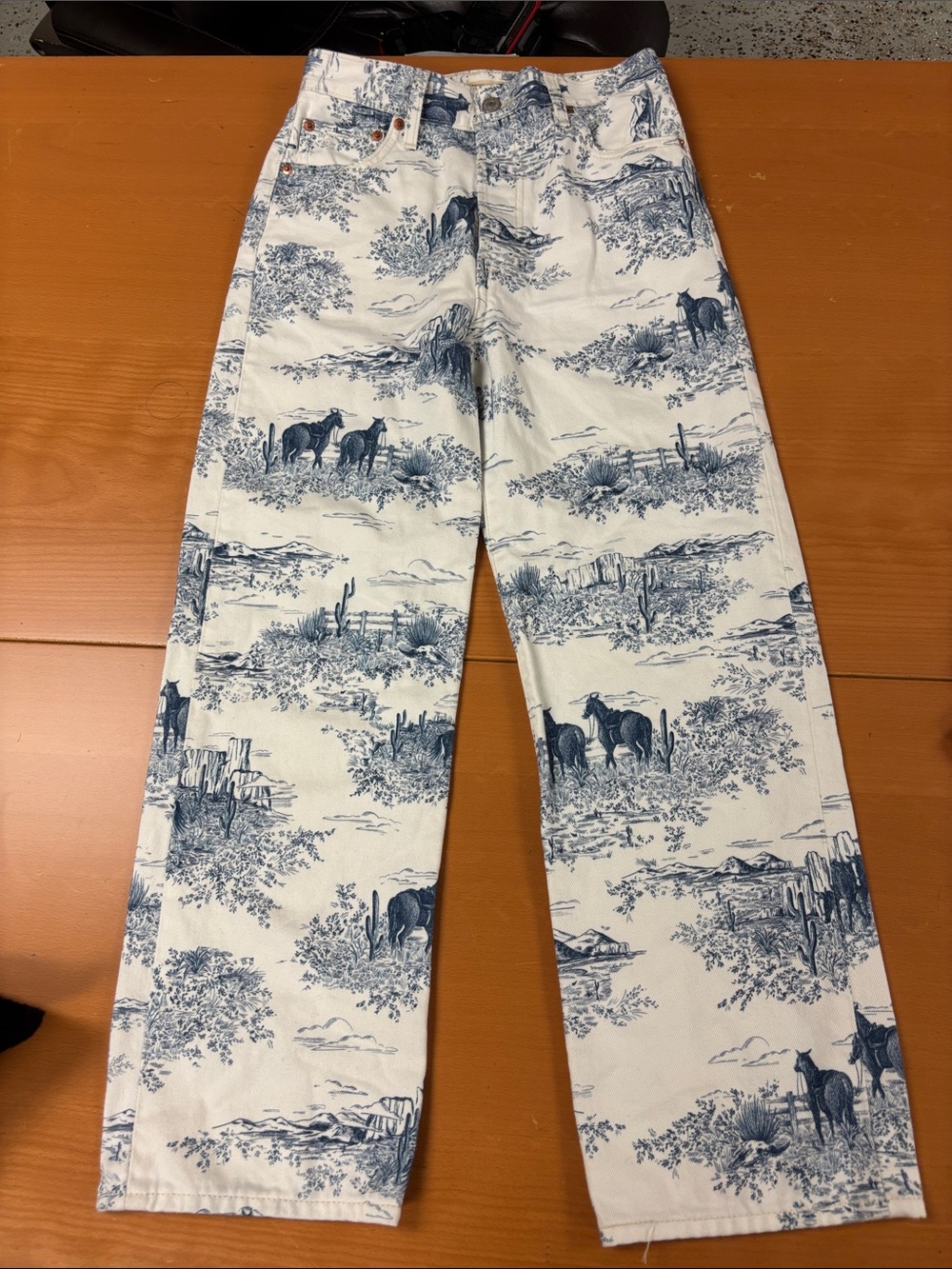 Levi's White Cropped Jeans with Blue Toile Horse Print